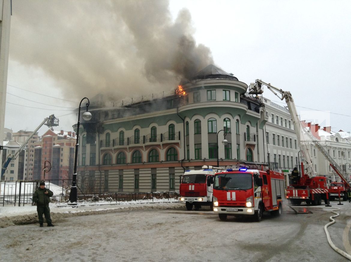 Video kazan rus. Казань Университетская 22 пожар. Здание МЧС Казань. Пожар Казань Железнодорожный вокзал. Пожар в Казани сейчас.